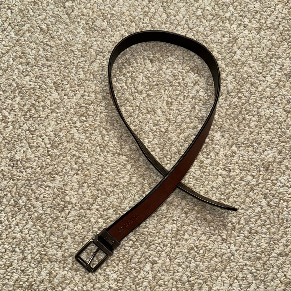 Reversible Levi’s black and brown child’s belt in great condition